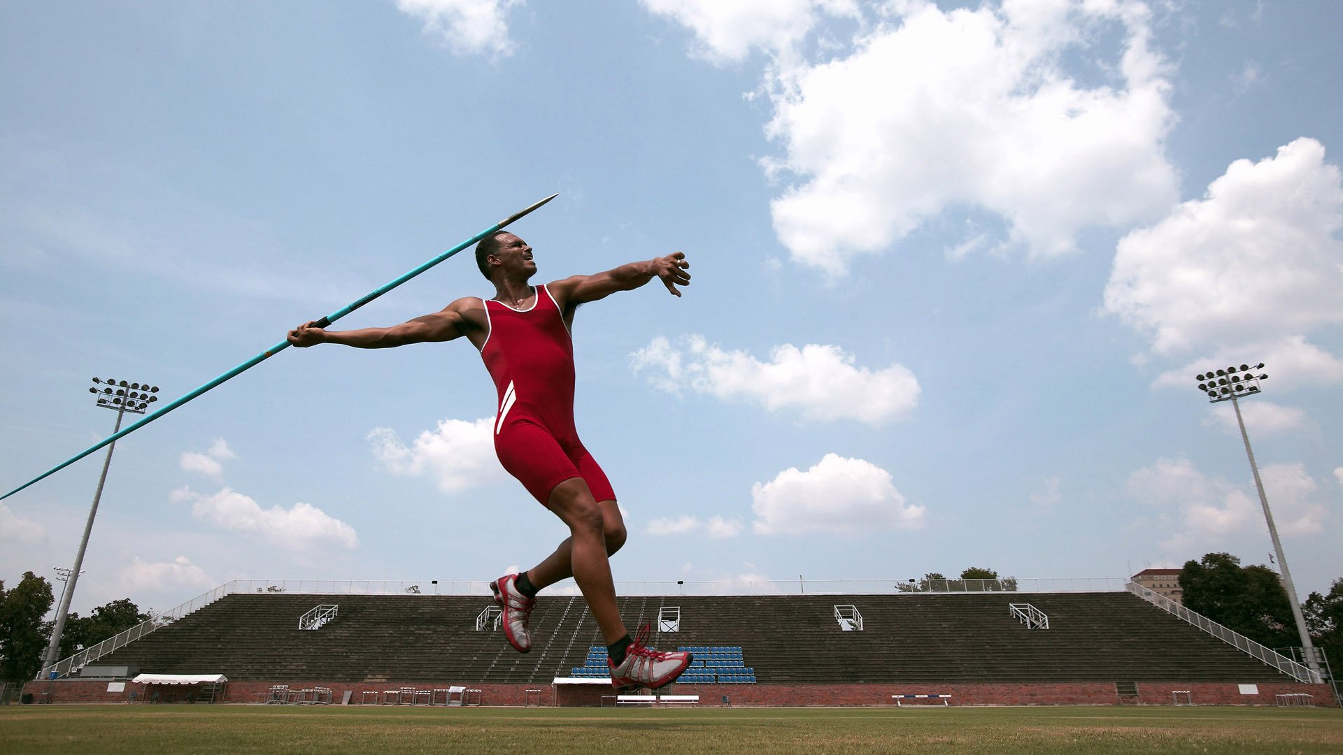 中国女足队员许某在比赛中射入绝杀球,中国女足队长出轨